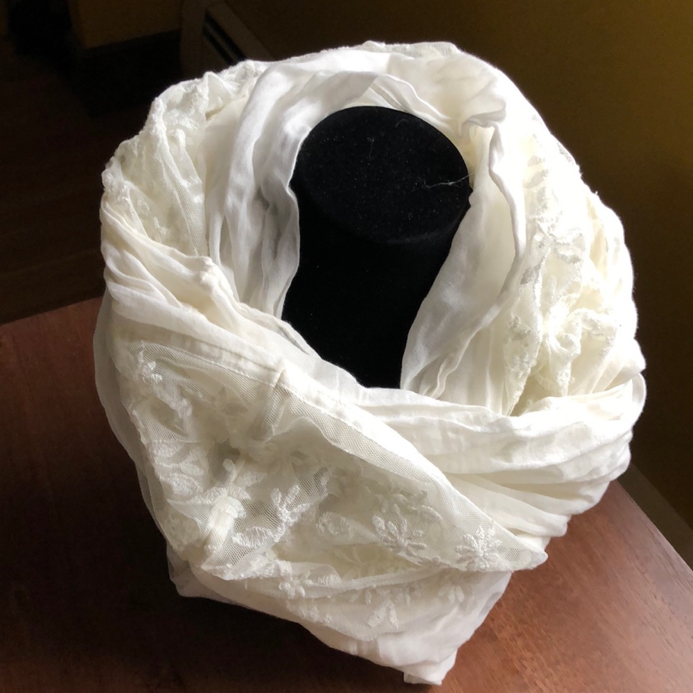 Scarf never worn